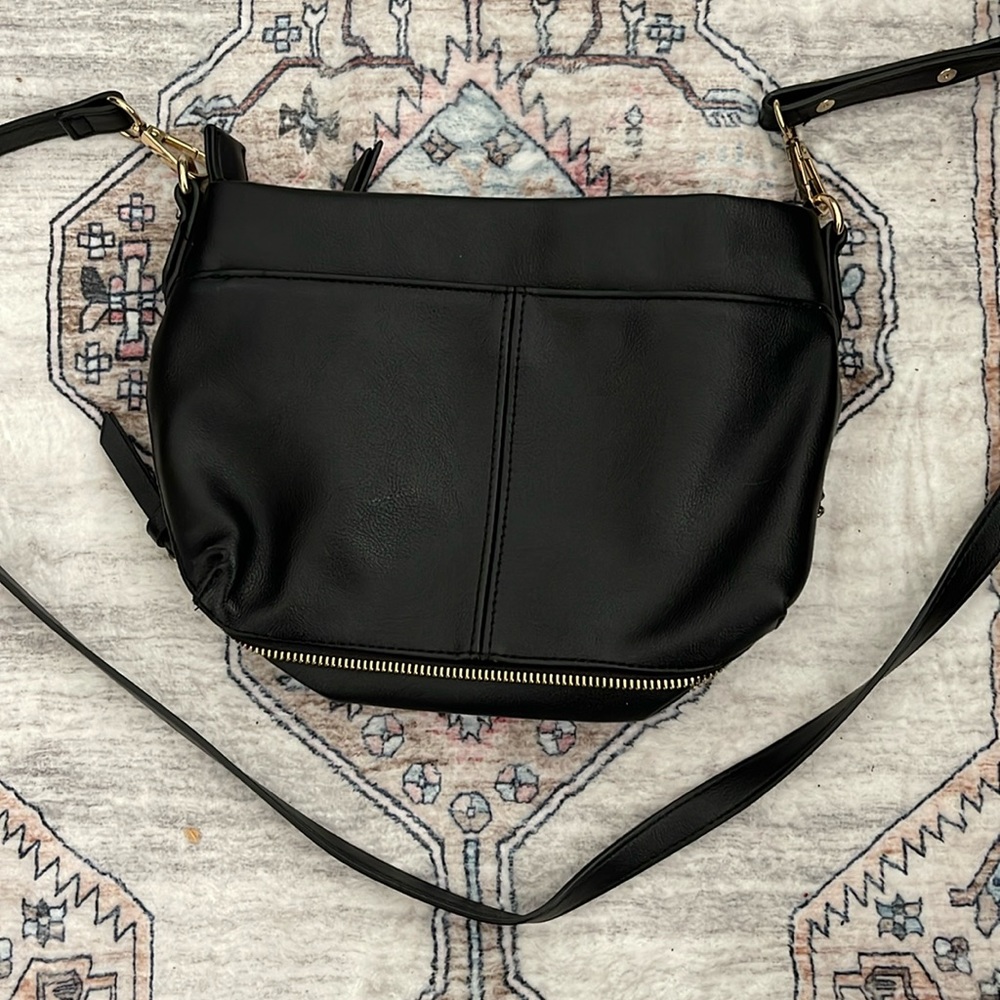 Black purse with tan inside